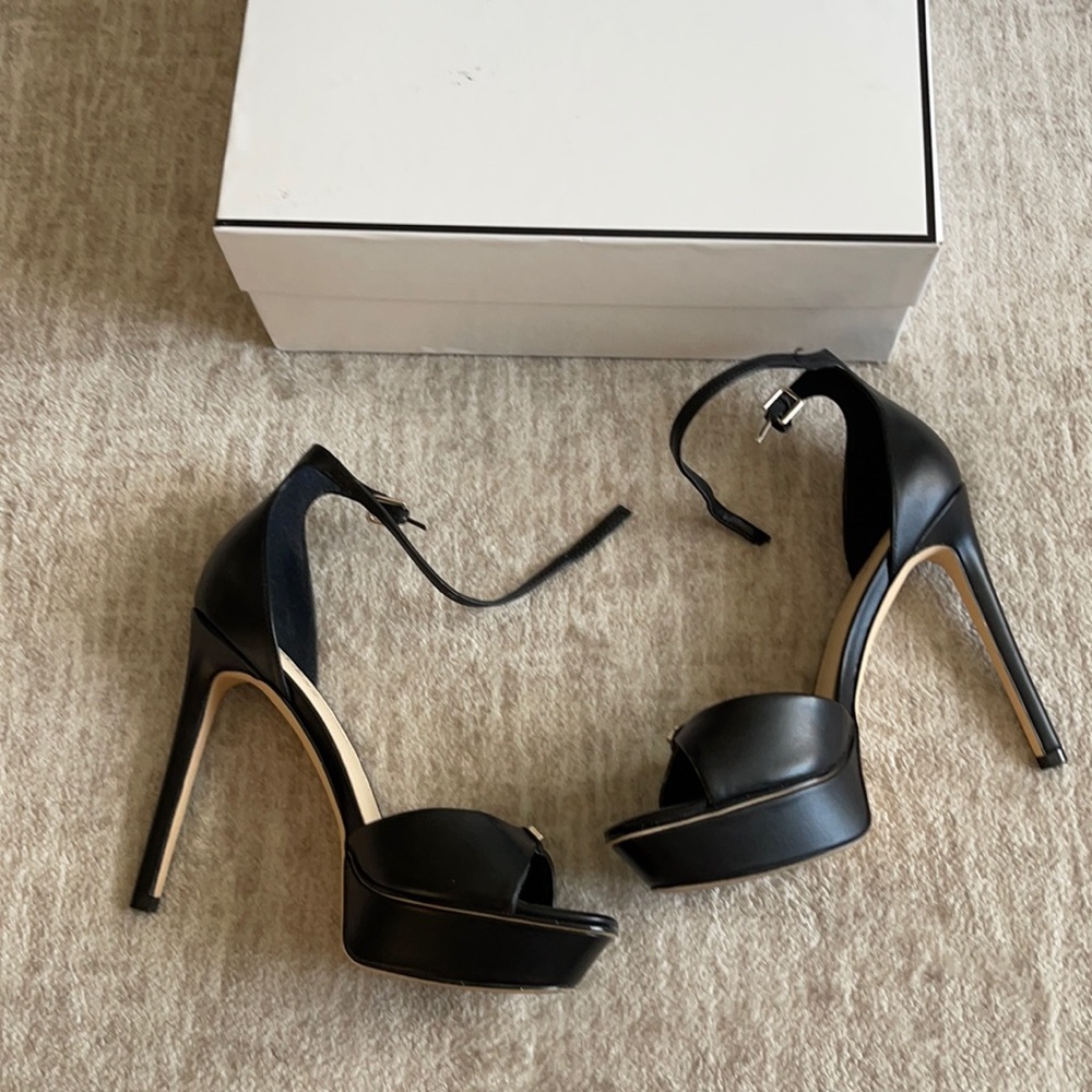 Guess size 8 black heels